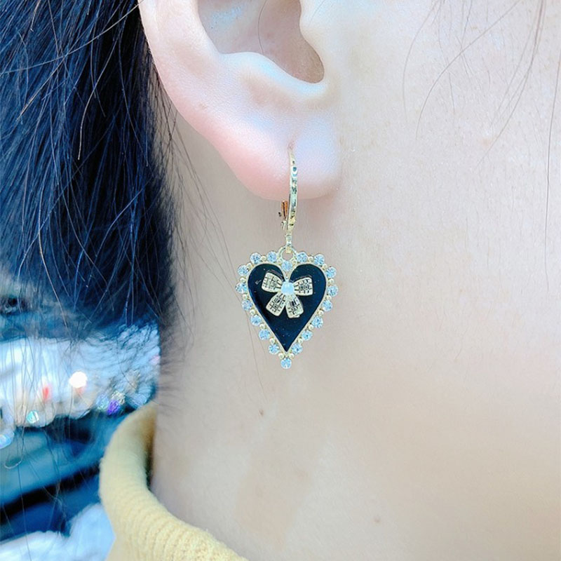 Women's Fashion Heart Shape Alloy Brass Earrings Plating Inlay Rhinestone Clip&cuff Earrings display picture 1