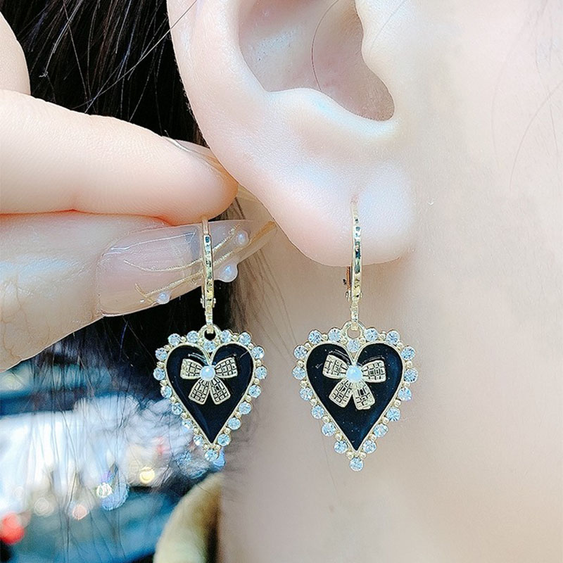 Women's Fashion Heart Shape Alloy Brass Earrings Plating Inlay Rhinestone Clip&cuff Earrings display picture 2