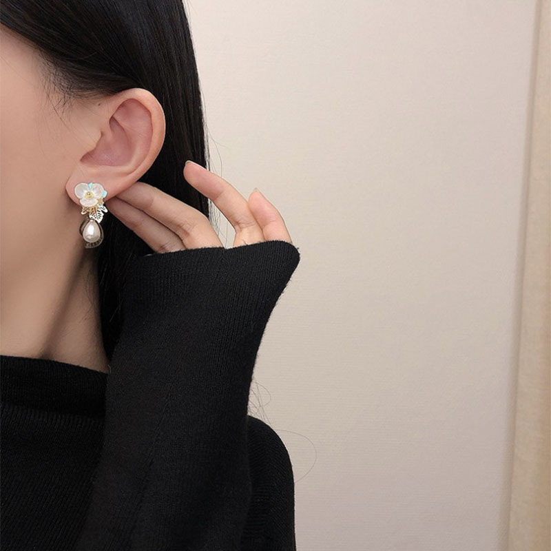 Women's Fashion Flowers Brass Earrings Plating Artificial Pearl Drop Earrings display picture 2