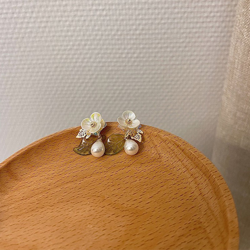 Women's Fashion Flowers Brass Earrings Plating Artificial Pearl Drop Earrings display picture 3