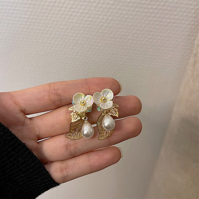 Women's Fashion Flowers Brass Earrings Plating Artificial Pearl Drop Earrings display picture 5