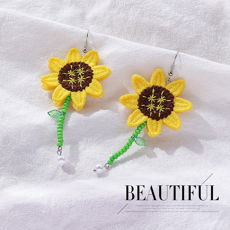 Women's Fashion Pastoral Sunflower Cloth Resin Earrings No Inlaid Earrings display picture 1