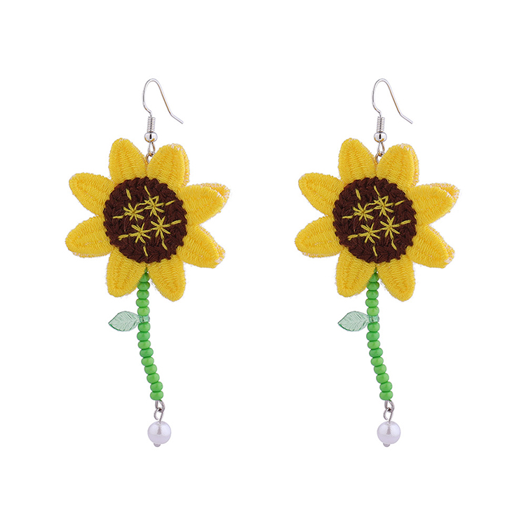 Women's Fashion Pastoral Sunflower Cloth Resin Earrings No Inlaid Earrings display picture 2