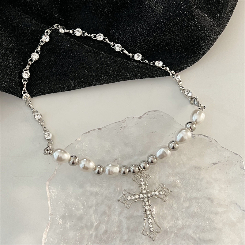 Mode Kreuz Perlen Imitation Perlen Stahl Aluminium-Magnesium-Legierung Frau Halskette display picture 7