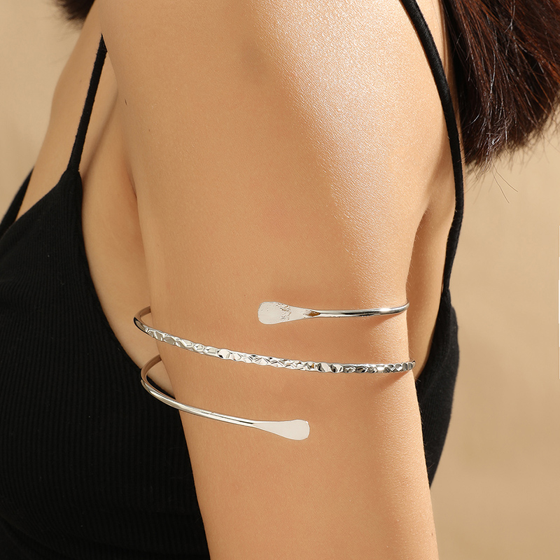 New Fashion Creative Winding Armband Spiral Geometric Metal Bracelet display picture 6