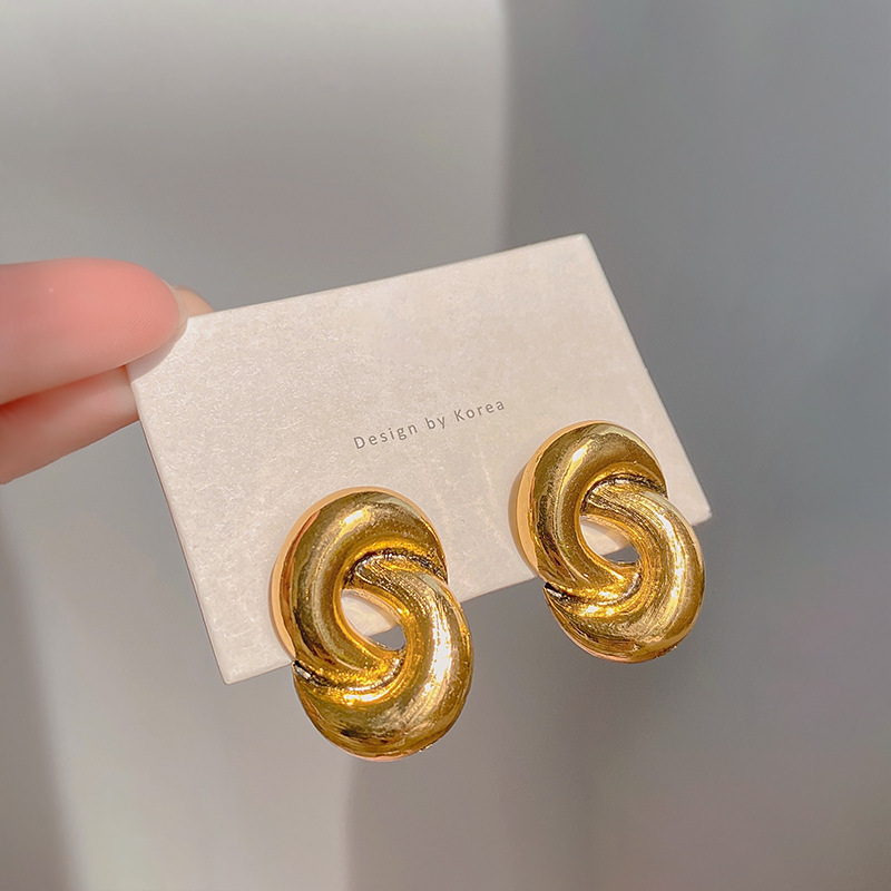 New Retro Style Spiral Metal Stud Earrings display picture 4