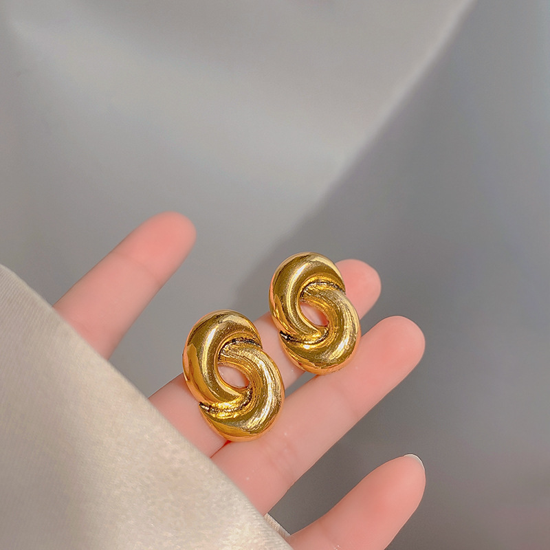 New Retro Style Spiral Metal Stud Earrings display picture 1