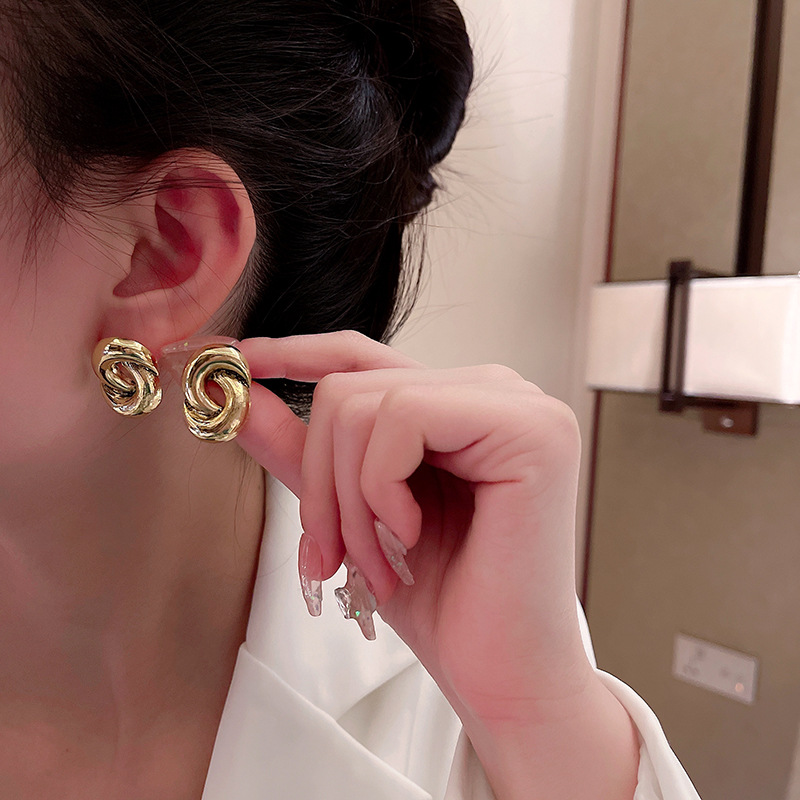 New Retro Style Spiral Metal Stud Earrings display picture 2