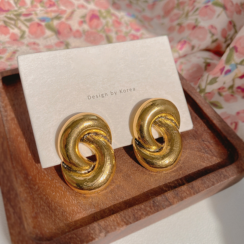 New Retro Style Spiral Metal Stud Earrings display picture 6