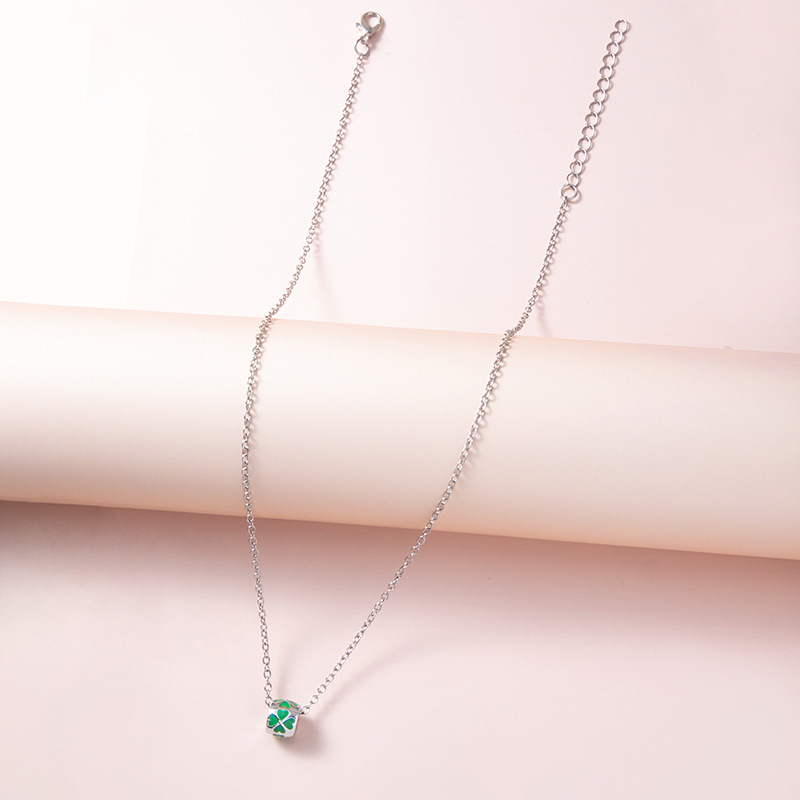 Simple Style Alloy Four-leaf Clover Necklace Daily Electroplating Alloy display picture 1