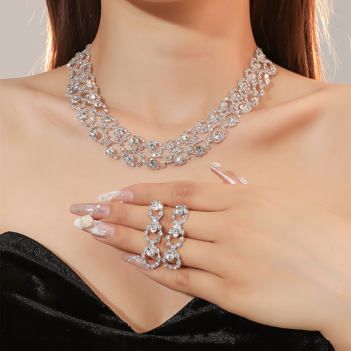 Reina Forma De O Borla Aleación Enchapado Diamantes De Imitación Pendientes Collar display picture 2