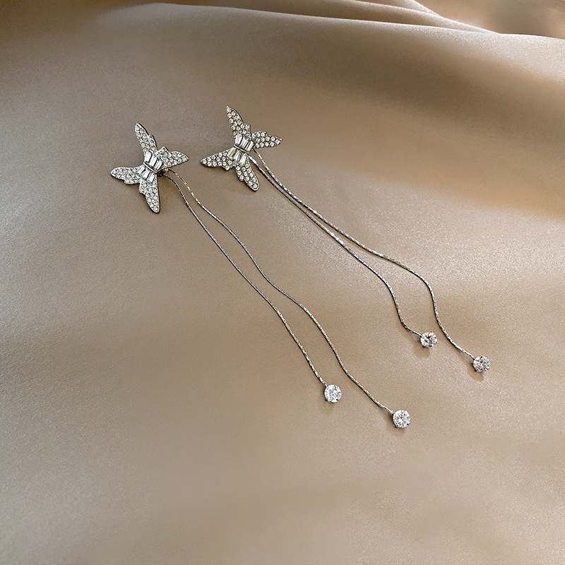 Mujeres Estilo Vintage Moda Mariposa Aleación Pendientes Diamante De Imitación Pendientes display picture 5
