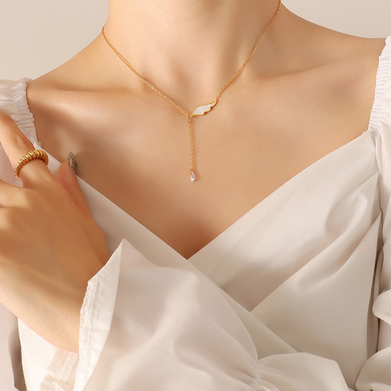 Frau Mode Einfacher Stil Quasten Titan Stahl Künstliche Perlen Halskette display picture 1