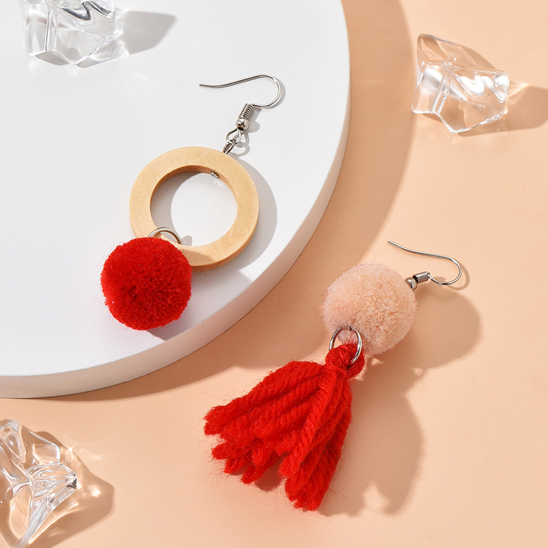 Fashion Autumn And Winter Fur Ball Asymmetric Tassel Earrings Wholesale display picture 2