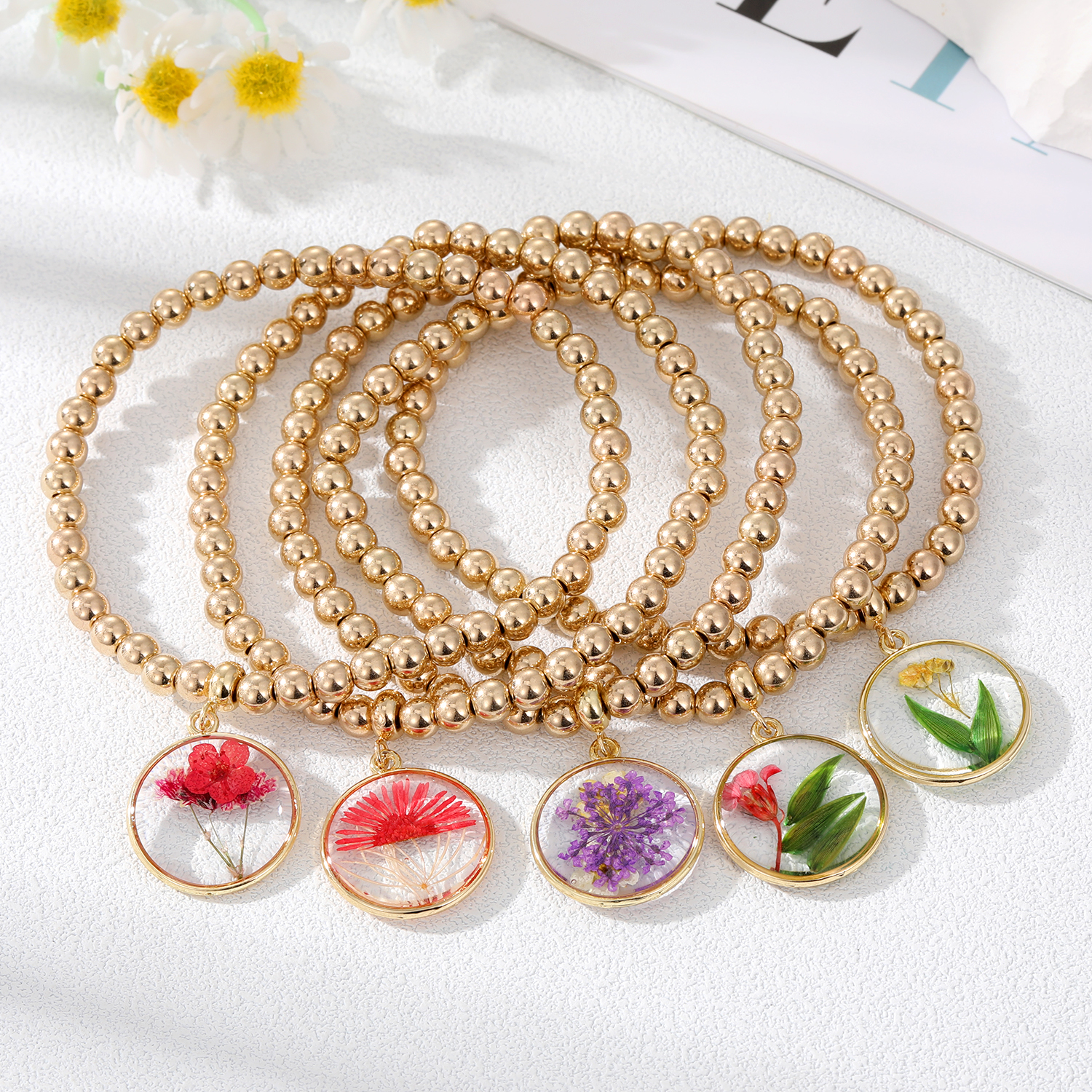 Simple Style Flowers Alloy Plastic Beaded Inlaid Resin Bracelets display picture 1