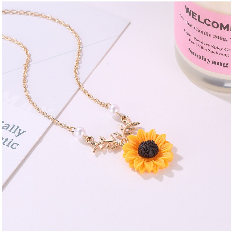 Frau Mode Sonnenblumen Legierung Halskette Mit Anhänger Eingelegte Perlen Künstliche Perlen Halsketten display picture 1