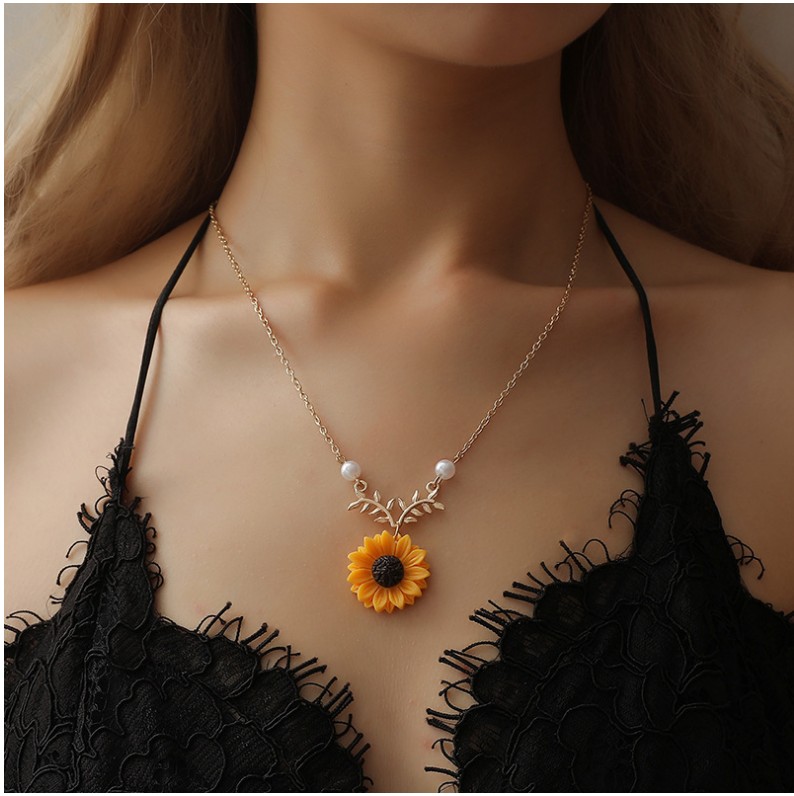 Frau Mode Sonnenblumen Legierung Halskette Mit Anhänger Eingelegte Perlen Künstliche Perlen Halsketten display picture 4