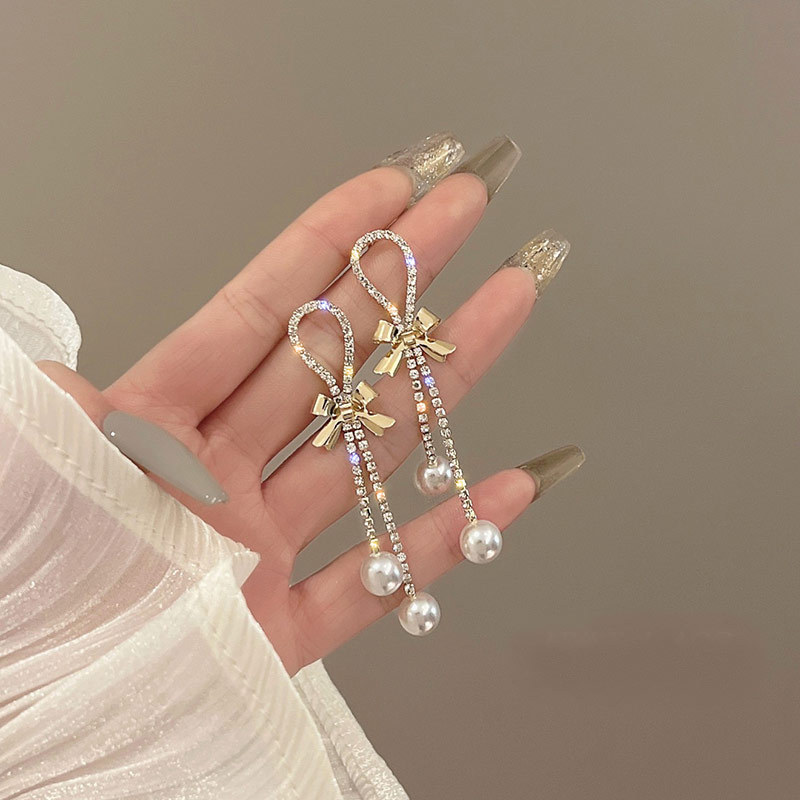 Moda Geométrico Nudo De Lazo Aleación Embutido Perlas Artificiales Diamante De Imitación Pendientes Colgantes display picture 3