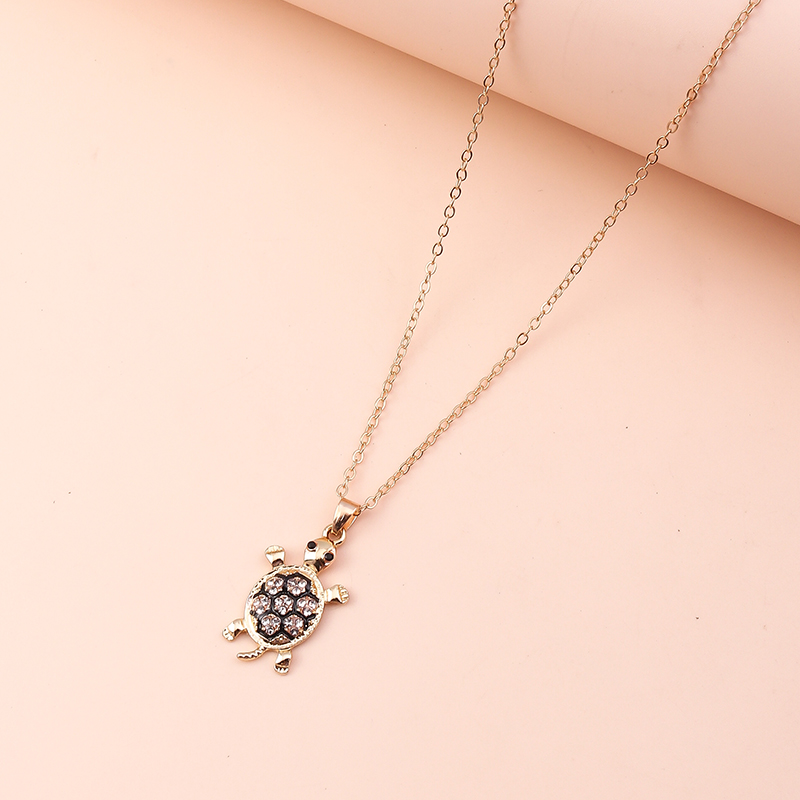 Fashion Tortoise Alloy Inlay Rhinestone Pendant Necklace display picture 7