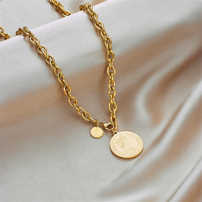 Vintage Style Portrait Stainless Steel Necklace Gold Plated Stainless Steel Necklaces display picture 4