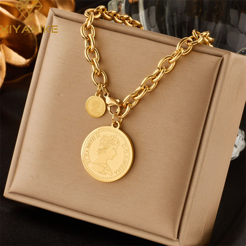 Vintage Style Portrait Stainless Steel Necklace Gold Plated Stainless Steel Necklaces display picture 7