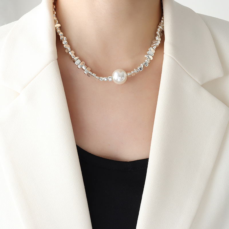 Fashion Square Titanium Steel Necklace Beaded Pearl Stainless Steel Necklaces display picture 3