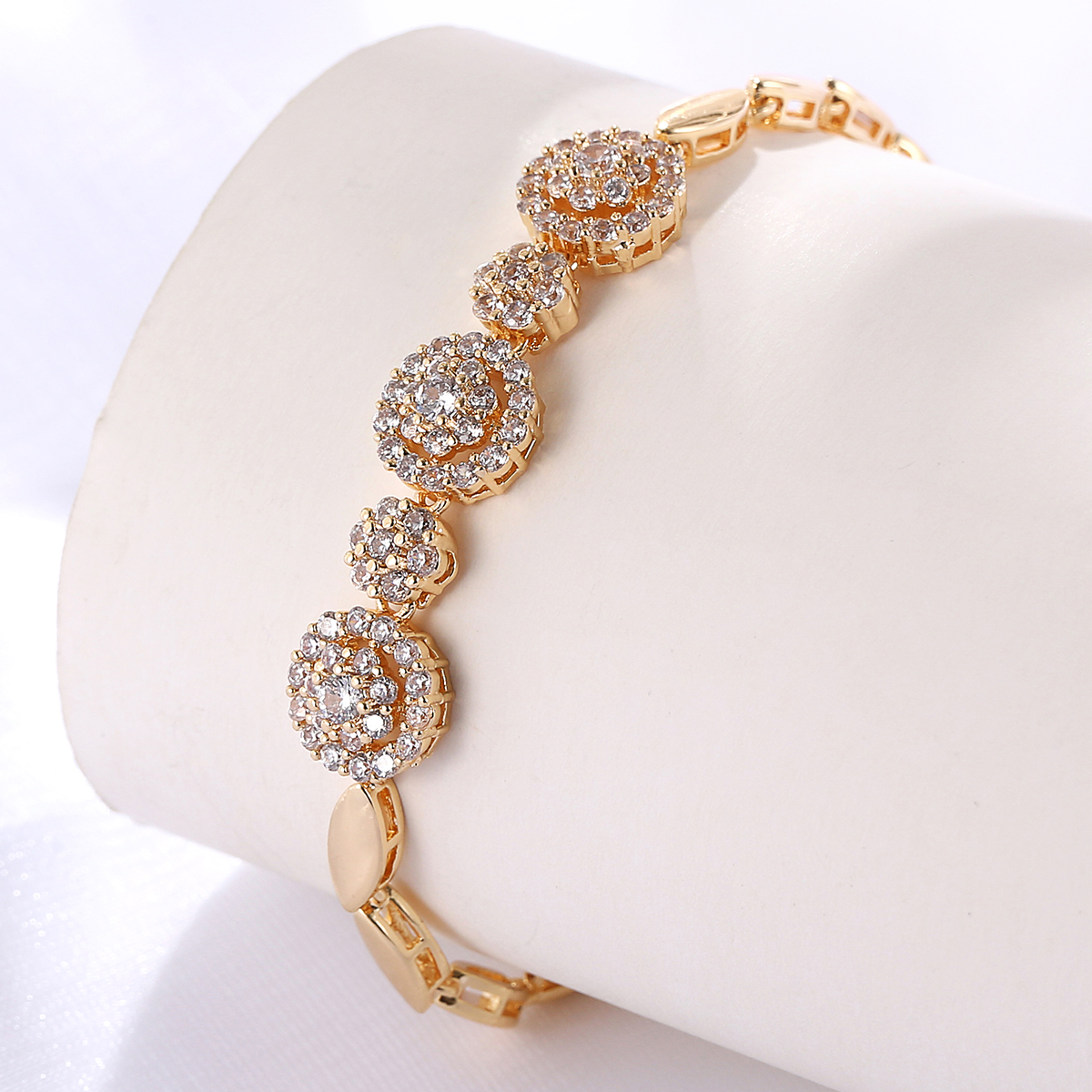 Elegant Round Copper Bracelets Inlay Zircon Copper Bracelets display picture 1