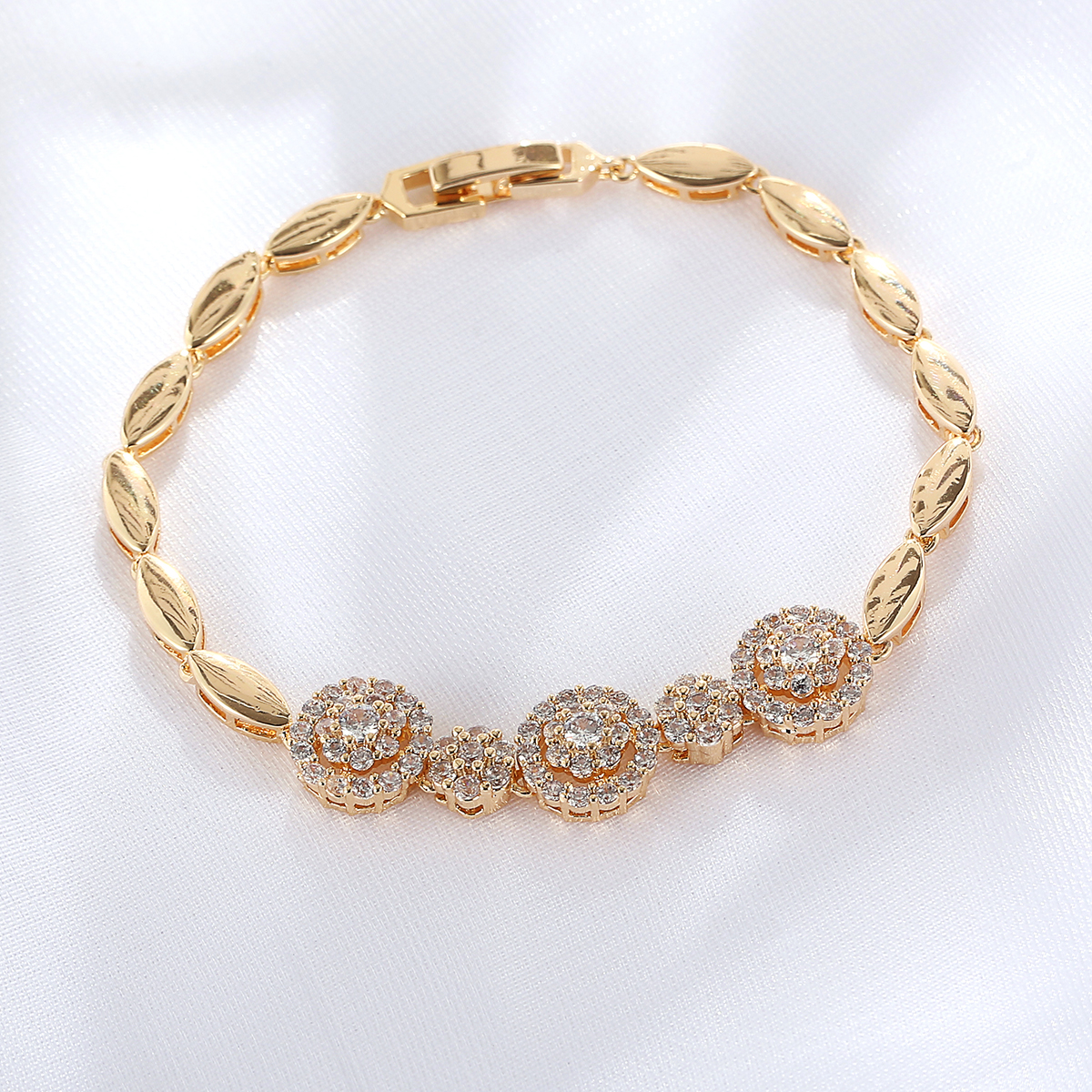 Elegant Round Copper Bracelets Inlay Zircon Copper Bracelets display picture 2