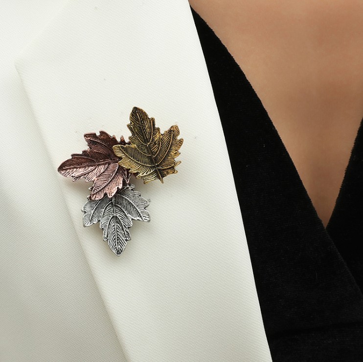 Fashion Maple Leaf Alloy Brooches display picture 2