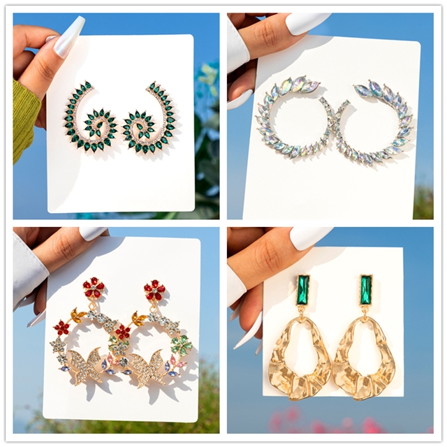 Fashion Round Water Droplets Butterfly Alloy Inlay Artificial Rhinestones Earrings display picture 1