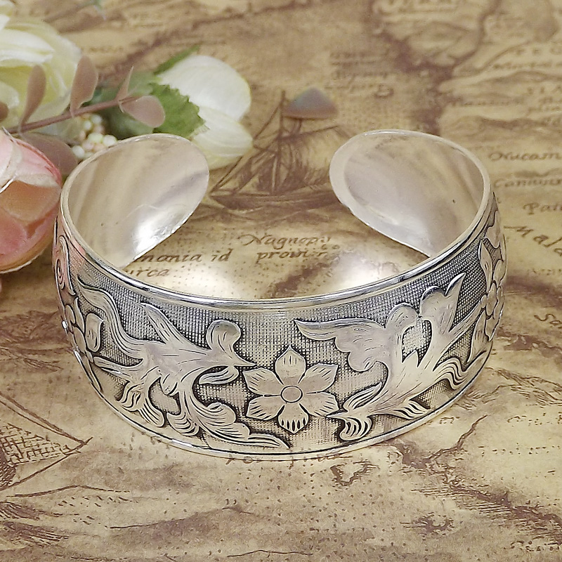 Vintage Style Flower Alloy Bangle 1 Piece display picture 1