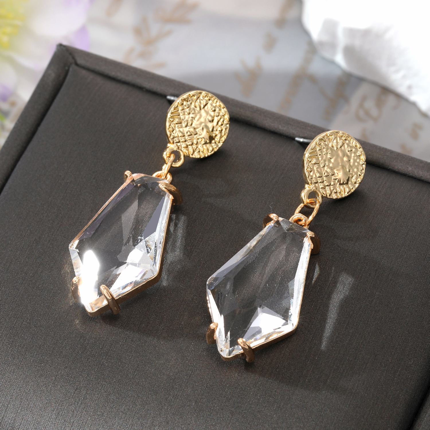 Wholesale Jewelry 1 Pair Retro Geometric Alloy Crystal Drop Earrings display picture 6