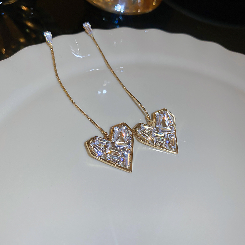 Simple Style Heart Shape Copper Zircon Drop Earrings display picture 5