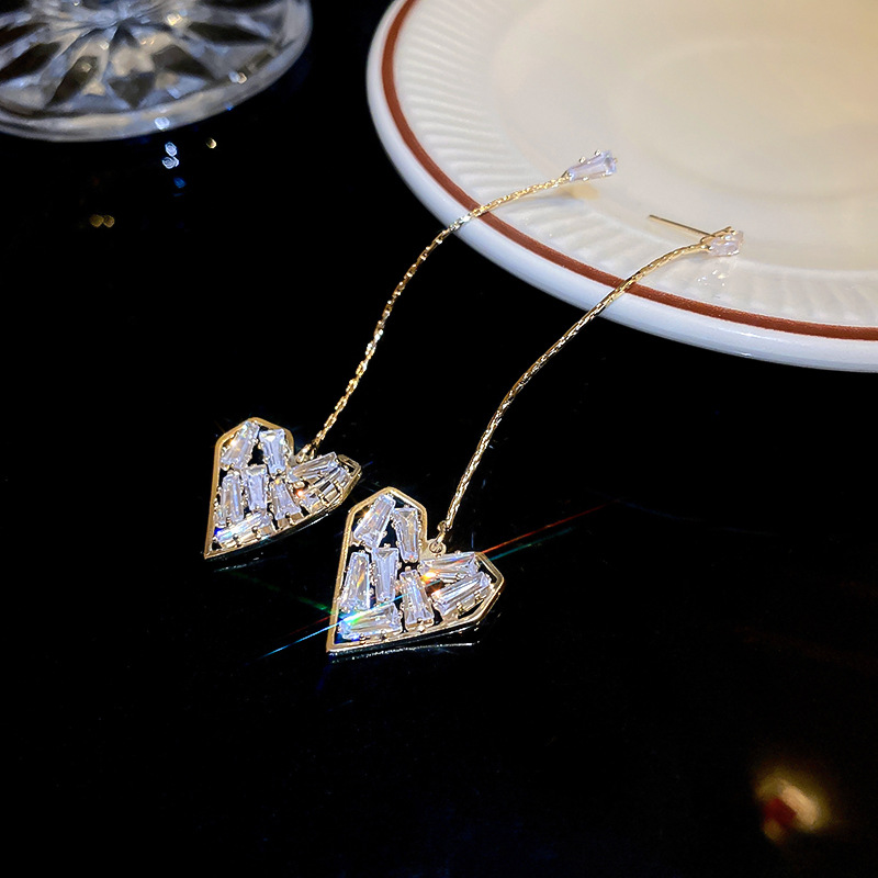 Simple Style Heart Shape Copper Zircon Drop Earrings display picture 3