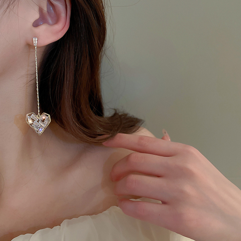 Simple Style Heart Shape Copper Zircon Drop Earrings display picture 2