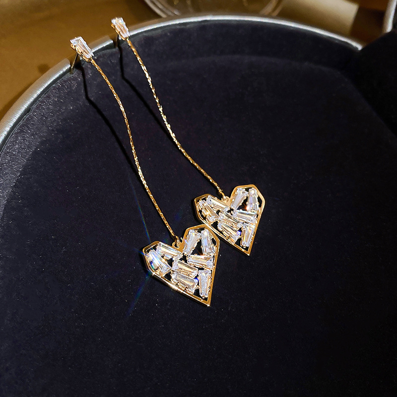 Simple Style Heart Shape Copper Zircon Drop Earrings display picture 6