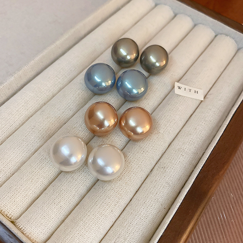 Wholesale Jewelry 1 Pair Sweet Round Artificial Pearl Metal Ear Studs display picture 1