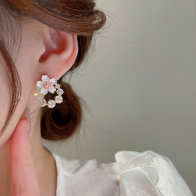 Sweet Flower Copper Ear Studs Enamel Plating Pearl Zircon Copper Earrings display picture 2