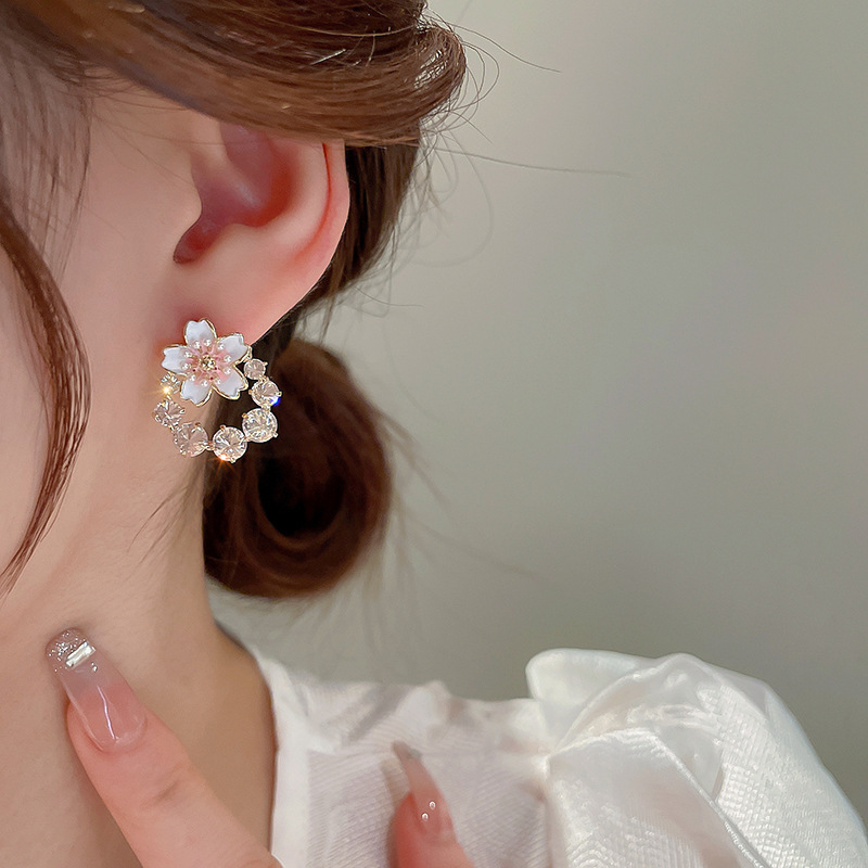 Sweet Flower Copper Ear Studs Enamel Plating Pearl Zircon Copper Earrings display picture 1