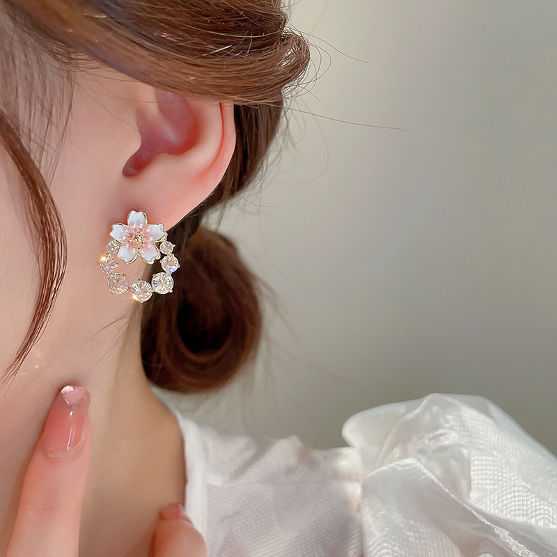 Sweet Flower Copper Ear Studs Enamel Plating Pearl Zircon Copper Earrings display picture 3