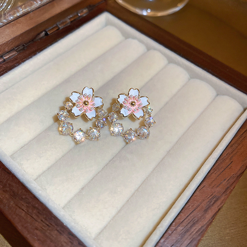 Sweet Flower Copper Ear Studs Enamel Plating Pearl Zircon Copper Earrings display picture 4