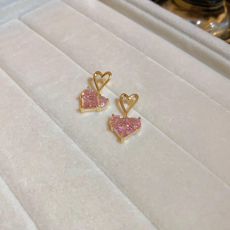 Sweet Heart Shape Copper Ear Studs Inlay Zircon Copper Earrings display picture 1