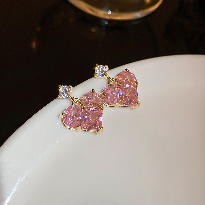 Sweet Heart Shape Copper Ear Studs Inlay Zircon Copper Earrings display picture 3