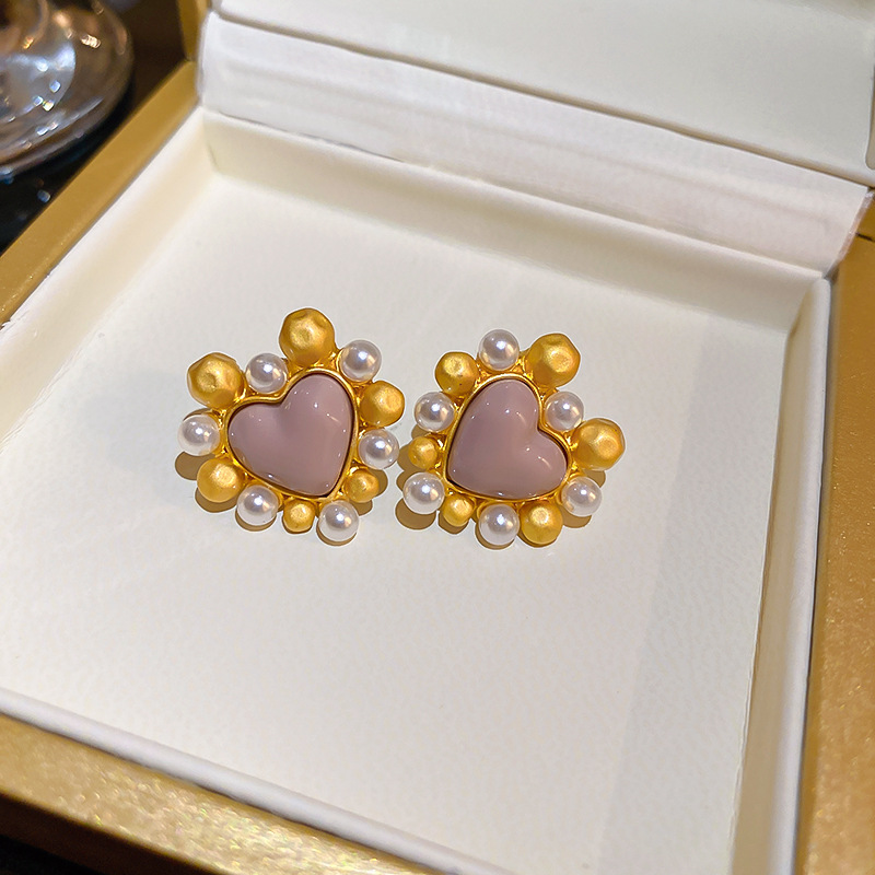 Sweet Heart Shape Artificial Pearl Copper Ear Studs Inlay Resin Copper Earrings display picture 3