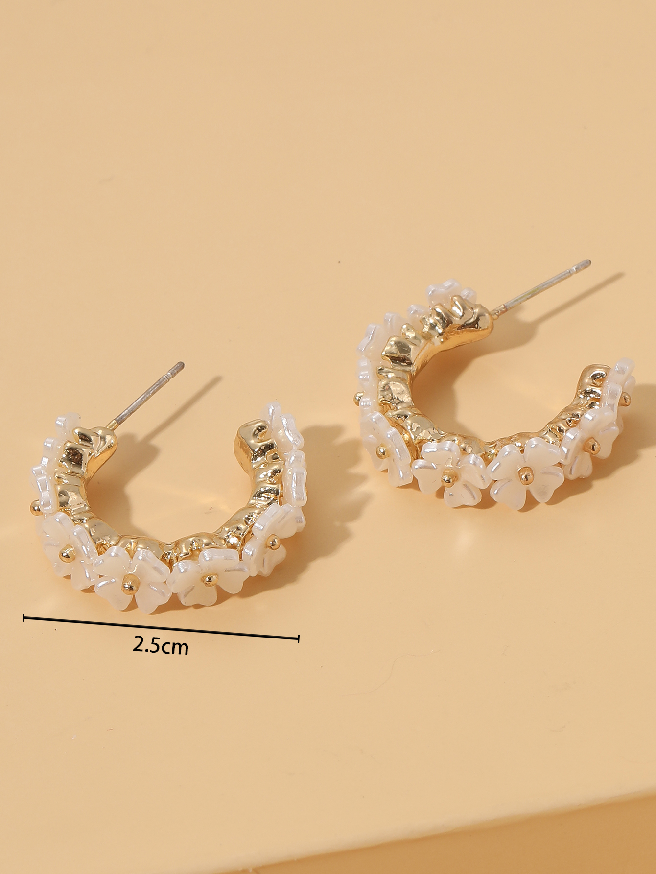 Vintage Style C Shape Flower Plating Alloy Earrings display picture 5