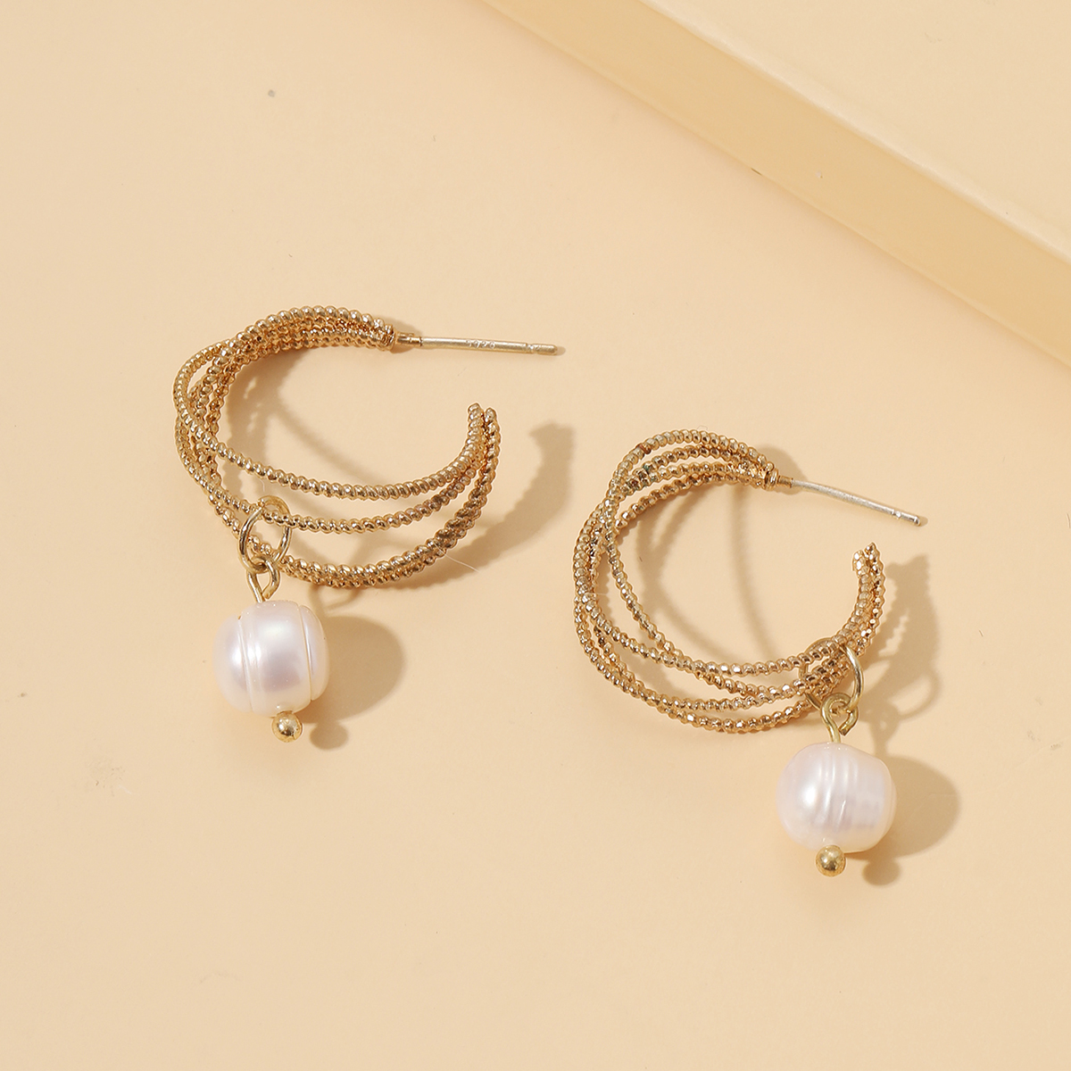 Fashion Round Alloy Inlay Artificial Pearls Ear Studs display picture 1