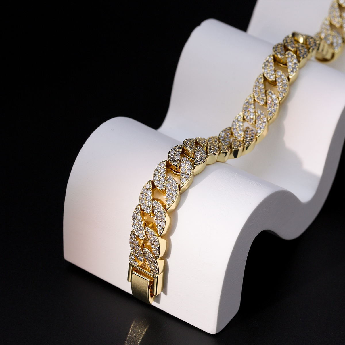 Fashion Geometric Copper Bracelets Gold Plated Zircon Copper Bracelets 1 Piece display picture 4