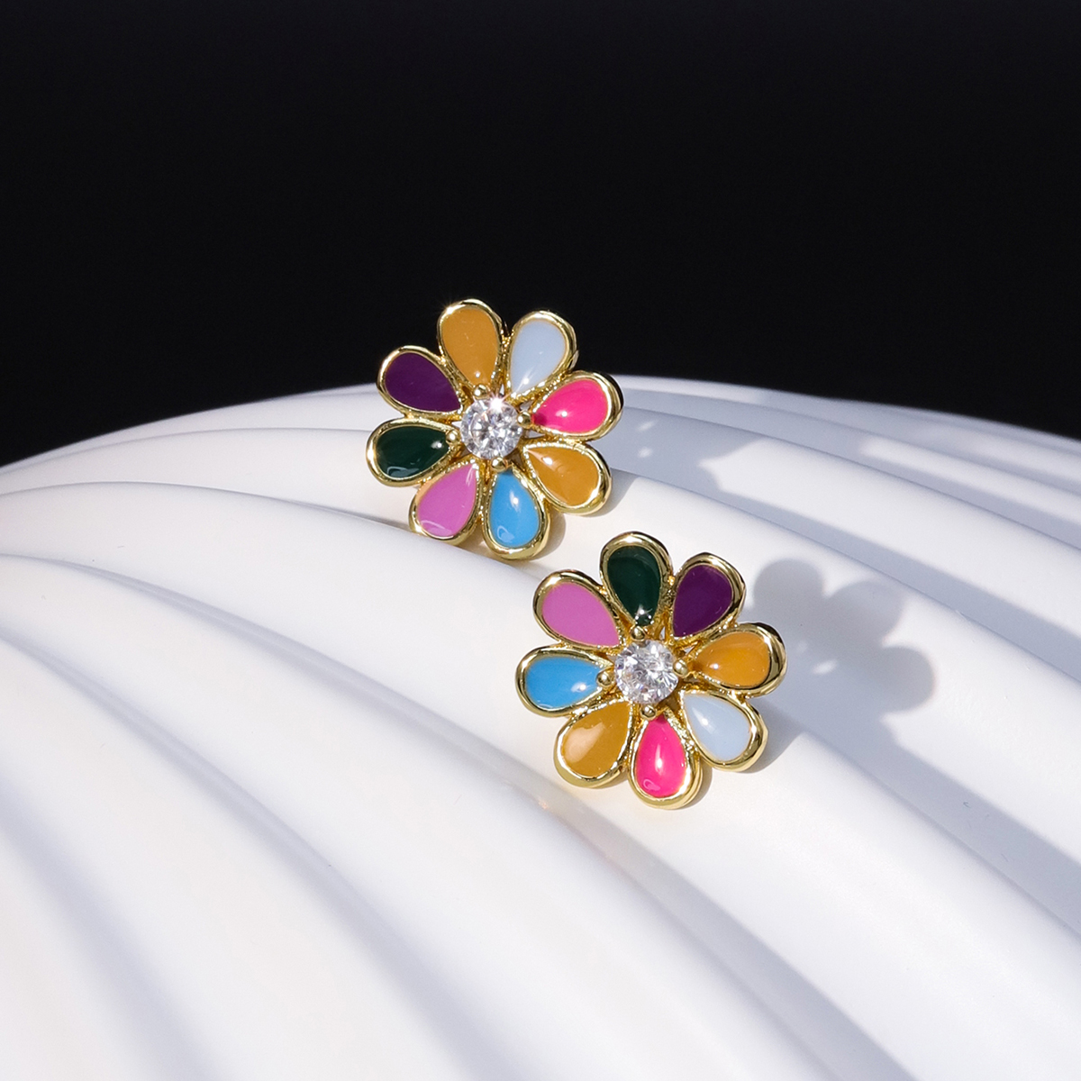 Simple Style Flower Copper Ear Studs Enamel Gold Plated Zircon Copper Earrings 1 Pair display picture 1