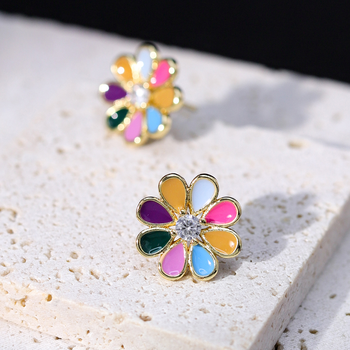 Simple Style Flower Copper Ear Studs Enamel Gold Plated Zircon Copper Earrings 1 Pair display picture 4