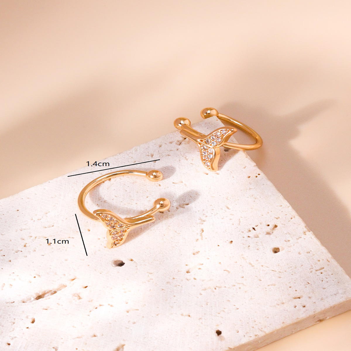 Fashion Fish Tail Copper Ear Clips Gold Plated Zircon Copper Earrings 1 Pair display picture 1